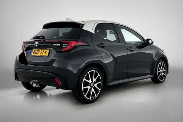 Toyota Yaris (2021) thumbnail 2