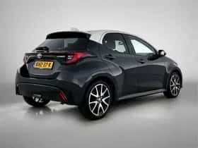 Toyota Yaris (2021) thumbnail 2