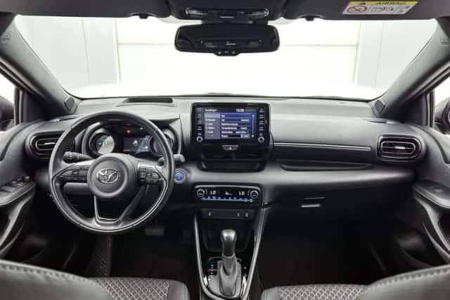 Toyota Yaris (2021) thumbnail 4