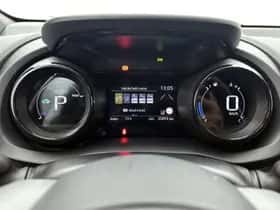 Toyota Yaris (2021) thumbnail 5