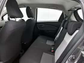 Toyota Yaris (2019) thumbnail 16