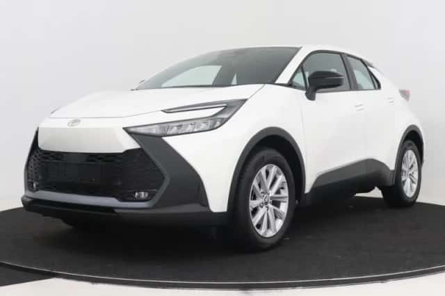Toyota C-HR (2025) thumbnail 1