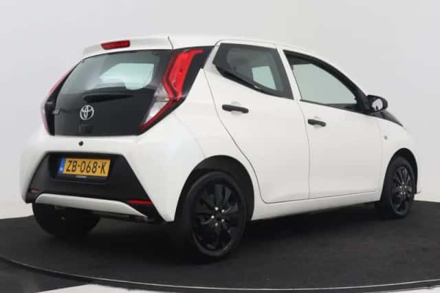 Toyota Aygo (2019) thumbnail 2