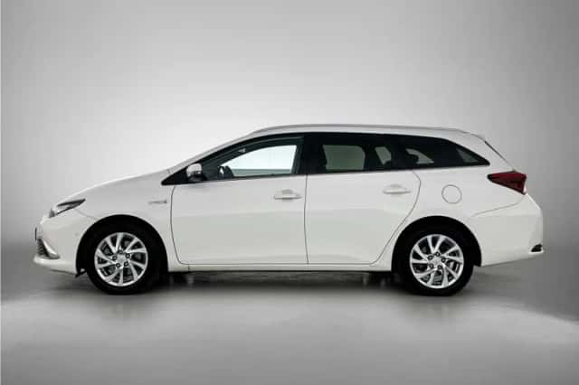 Toyota Auris (2016) thumbnail 3