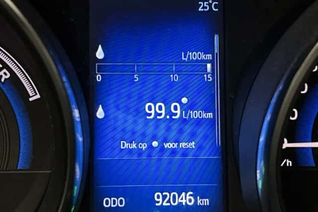 Toyota Auris (2016) thumbnail 5