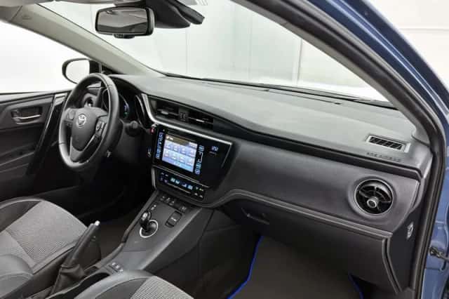 Toyota Auris (2017) thumbnail 6