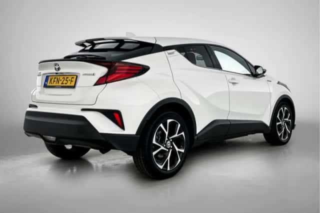 Toyota C-HR (2021) thumbnail 2
