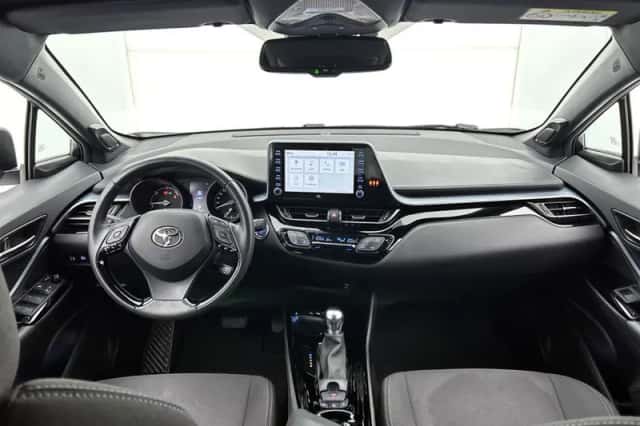 Toyota C-HR (2021) thumbnail 4