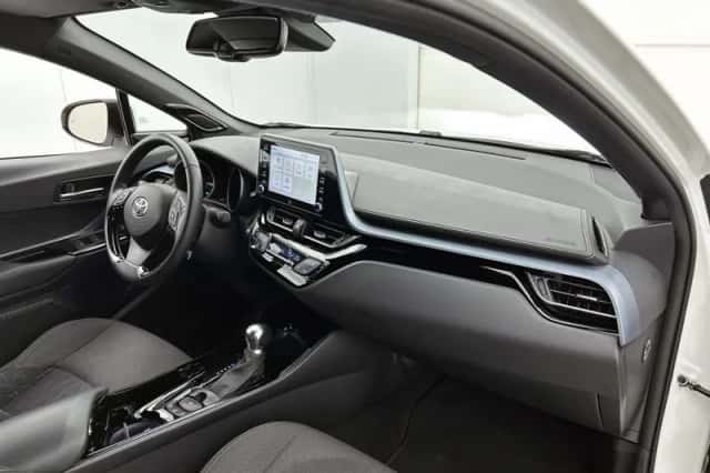 Toyota C-HR (2021) thumbnail 6