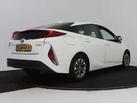 Toyota Prius (2018) thumbnail 2