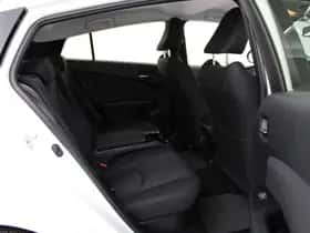 Toyota Prius (2018) thumbnail 30