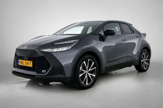 Toyota C-HR (2025) thumbnail 1
