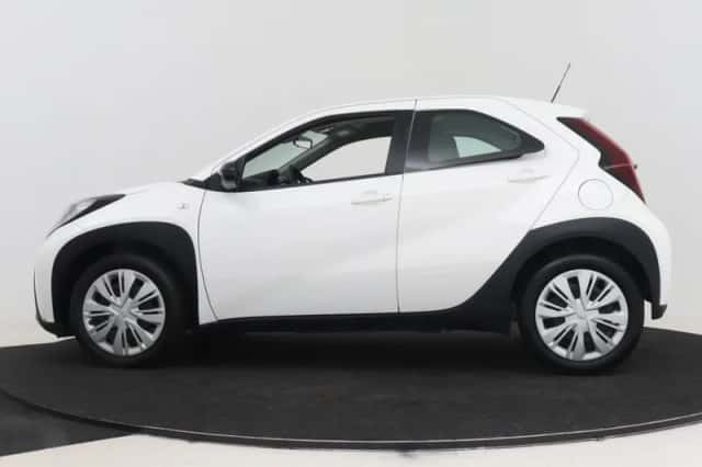 Toyota Aygo (2022) thumbnail 3