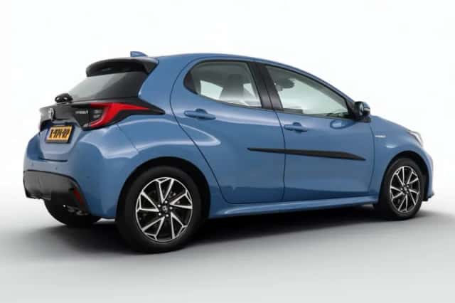 Toyota Yaris (2021) thumbnail 2