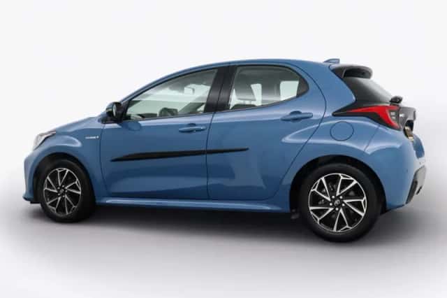 Toyota Yaris (2021) thumbnail 3