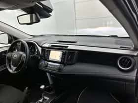 Toyota RAV4 (2018) thumbnail 6
