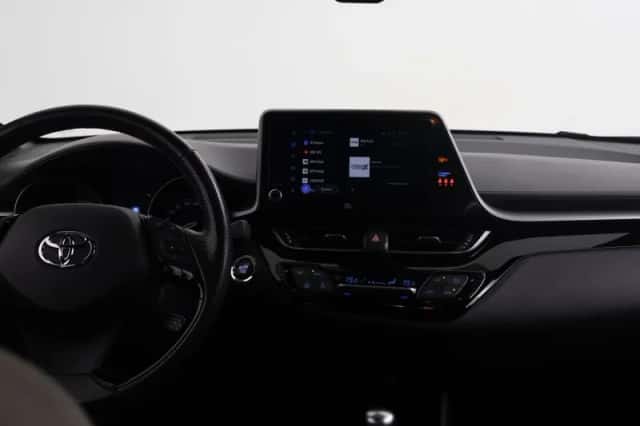 Toyota C-HR (2022) thumbnail 4