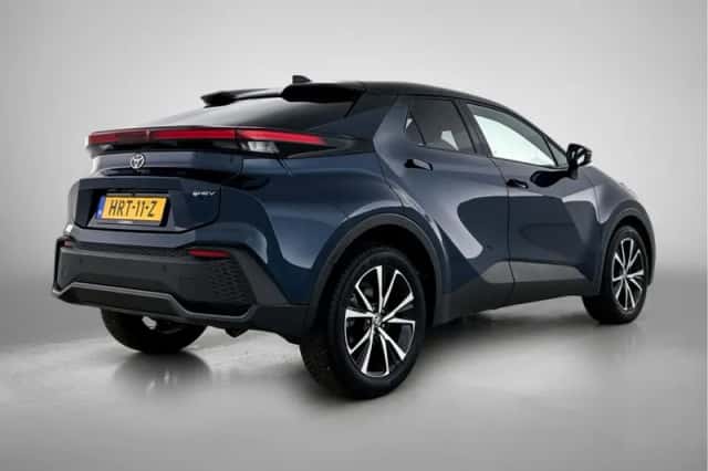 Toyota C-HR (2025) thumbnail 2