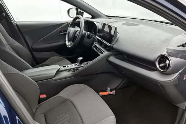 Toyota C-HR (2025) thumbnail 6