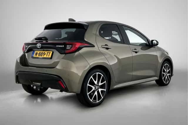 Toyota Yaris (2022) thumbnail 2