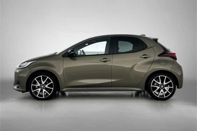 Toyota Yaris (2022) thumbnail 3