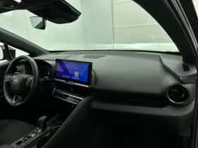 Toyota C-HR (2024) thumbnail 6