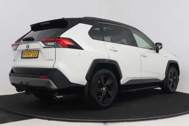 Toyota RAV4 (2020) thumbnail 2