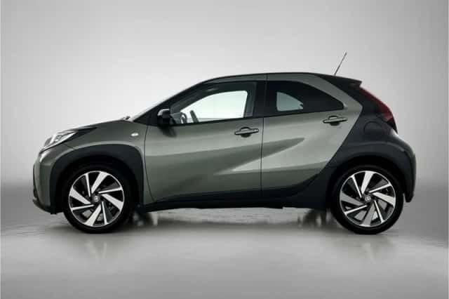 Toyota Aygo (2022) thumbnail 3