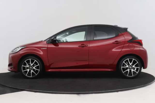 Toyota Yaris (2020) thumbnail 3
