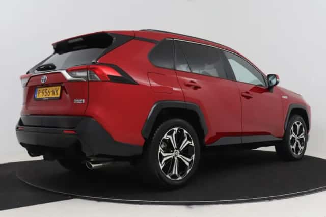 Toyota RAV4 (2022) thumbnail 2