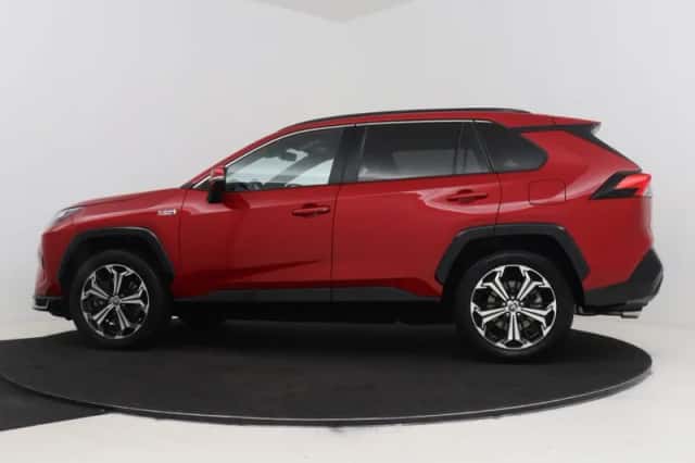 Toyota RAV4 (2022) thumbnail 3