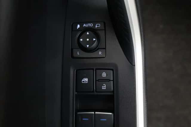 Toyota RAV4 (2022) thumbnail 5