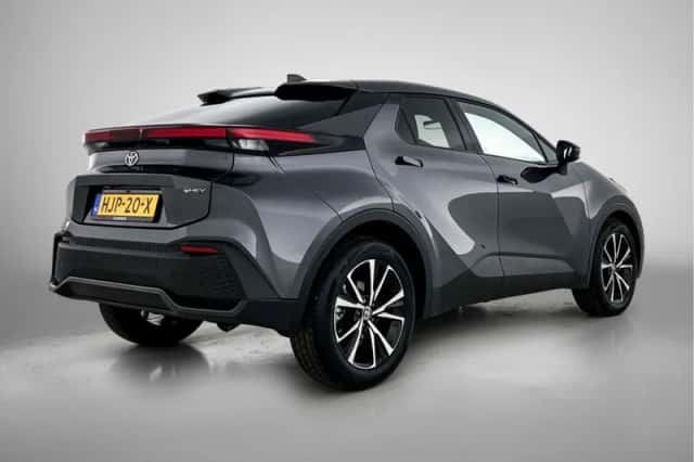 Toyota C-HR (2025) thumbnail 2