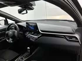 Toyota C-HR (2019) thumbnail 6