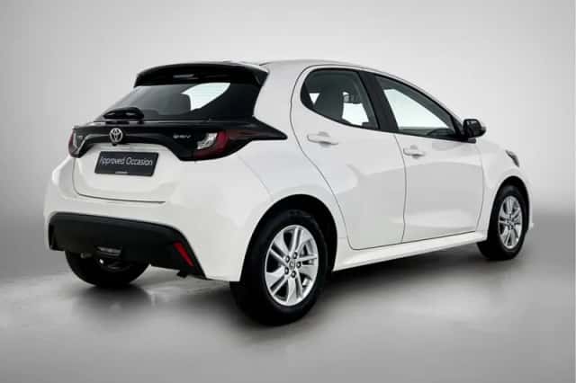 Toyota Yaris (2024) thumbnail 2