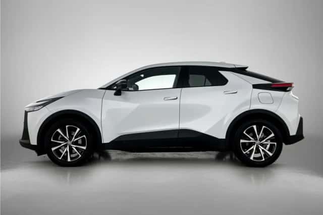 Toyota C-HR (2025) thumbnail 3