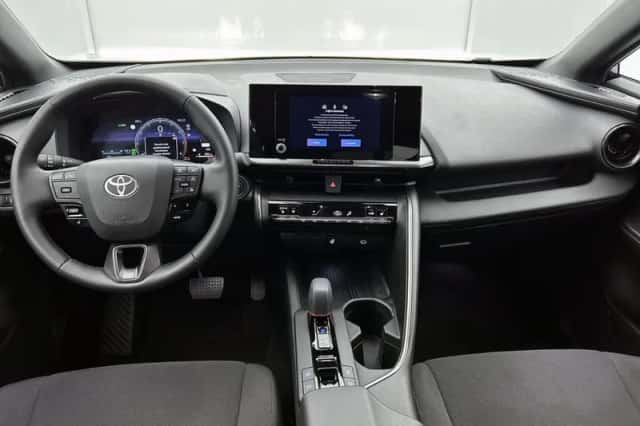 Toyota C-HR (2025) thumbnail 4