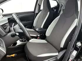 Toyota Aygo (2018) thumbnail 16