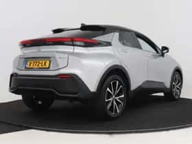 Toyota C-HR (2023) thumbnail 2