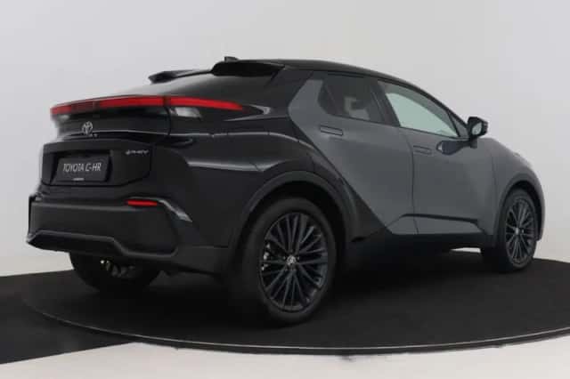 Toyota C-HR (2026) thumbnail 2