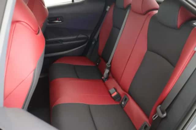 Toyota C-HR (2026) thumbnail 5