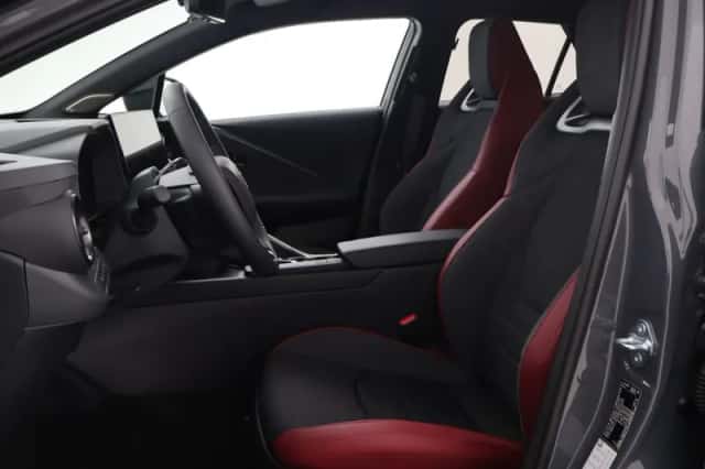 Toyota C-HR (2026) thumbnail 6
