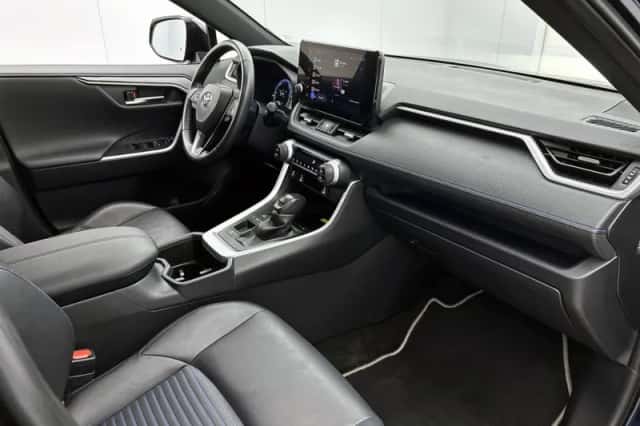 Toyota RAV4 (2024) thumbnail 6