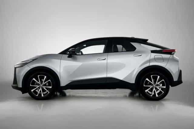 Toyota C-HR (2025) thumbnail 3