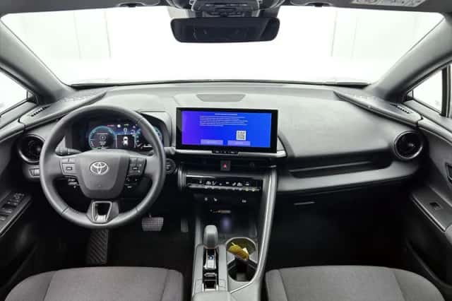 Toyota C-HR (2025) thumbnail 4