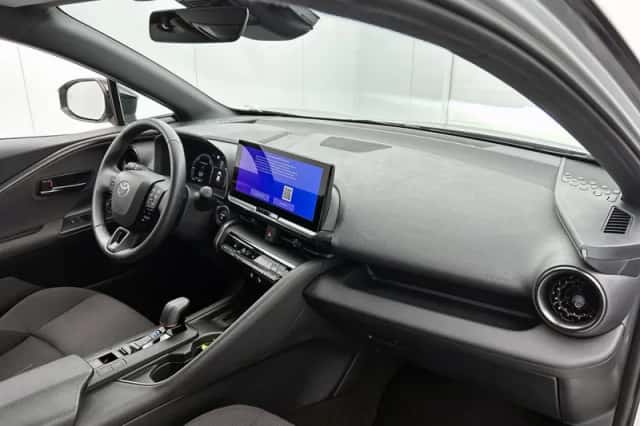 Toyota C-HR (2025) thumbnail 5