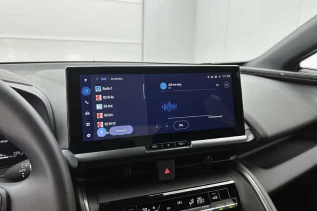 Toyota C-HR (2025) thumbnail 6