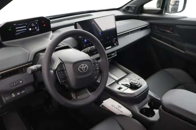 Toyota bZ4X (2026) thumbnail 6
