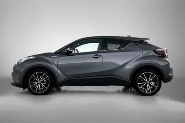 Toyota C-HR (2018) thumbnail 3