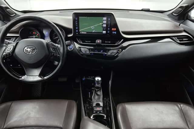 Toyota C-HR (2018) thumbnail 4